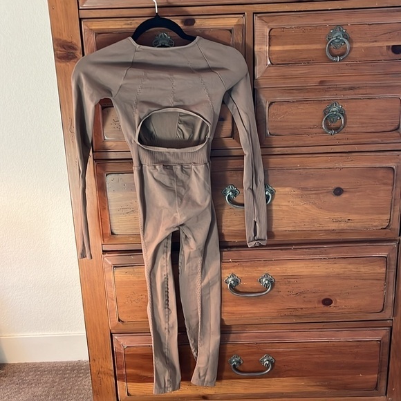 NWOT Free People Movement Tan Onesie Long Sleeved Size XS/S - Picture 3 of 4